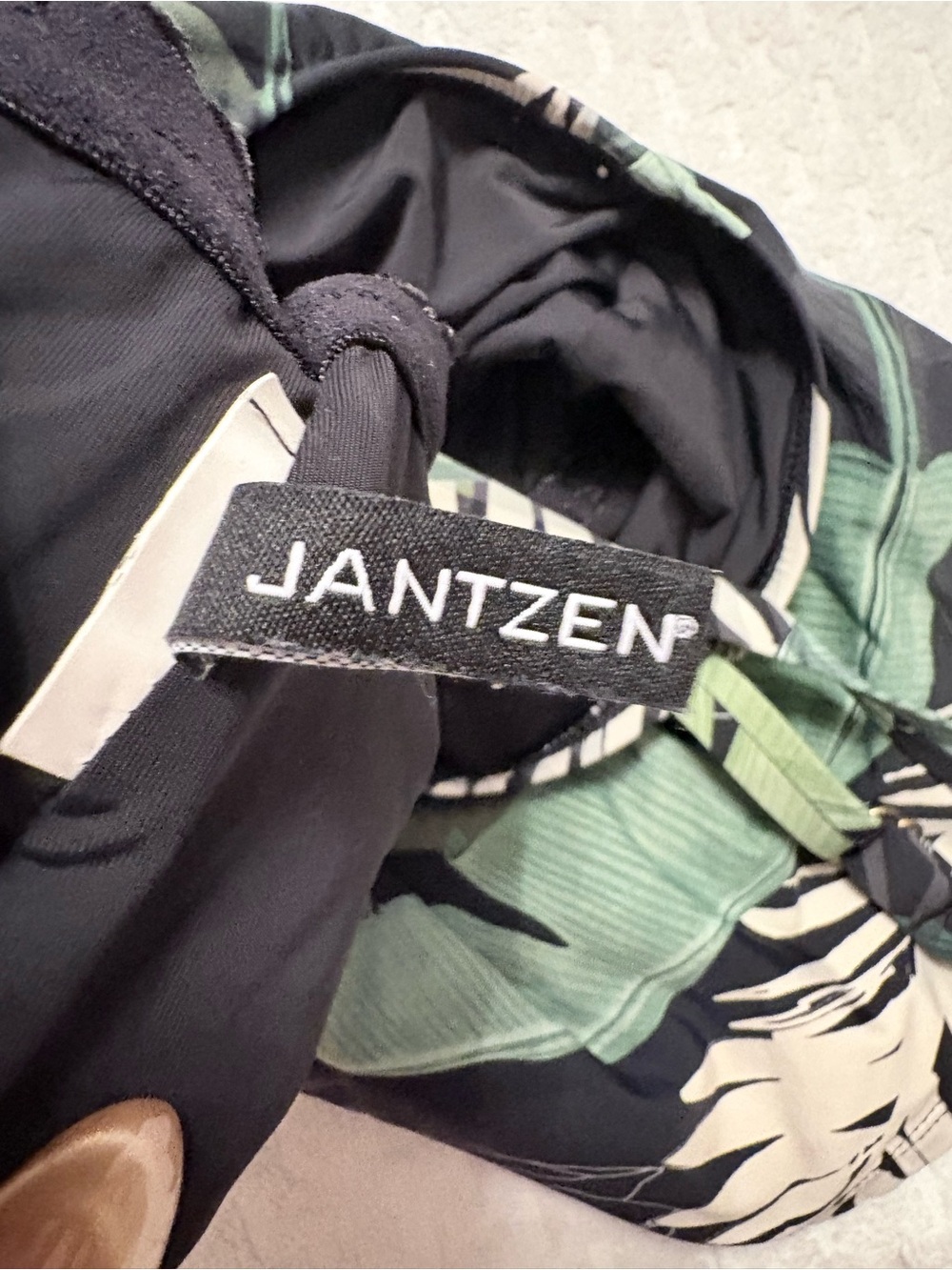 Jantzen Green and Black Tropical Leaf tankini TOP ONLY - Picture 8 of 8